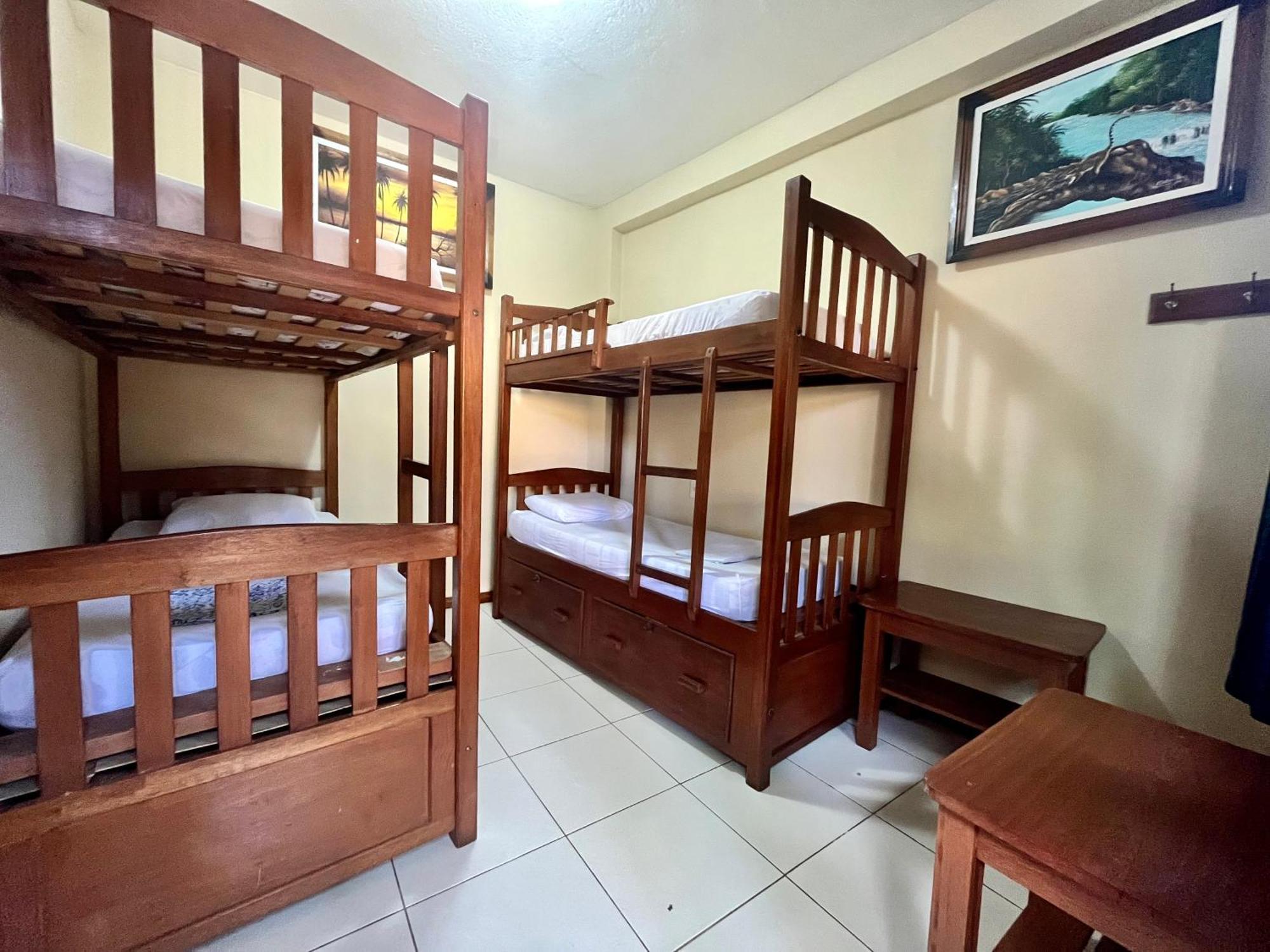 Hostel มาเนาส์ ภายนอก รูปภาพ